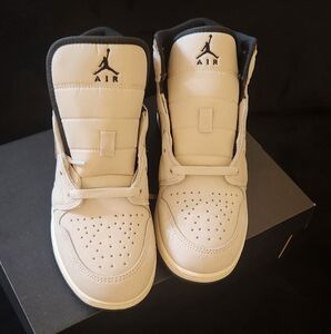 Nike Air Jordan 1 Mid SE GS Size 7Y LT Orewood Brn/Metallic Gold